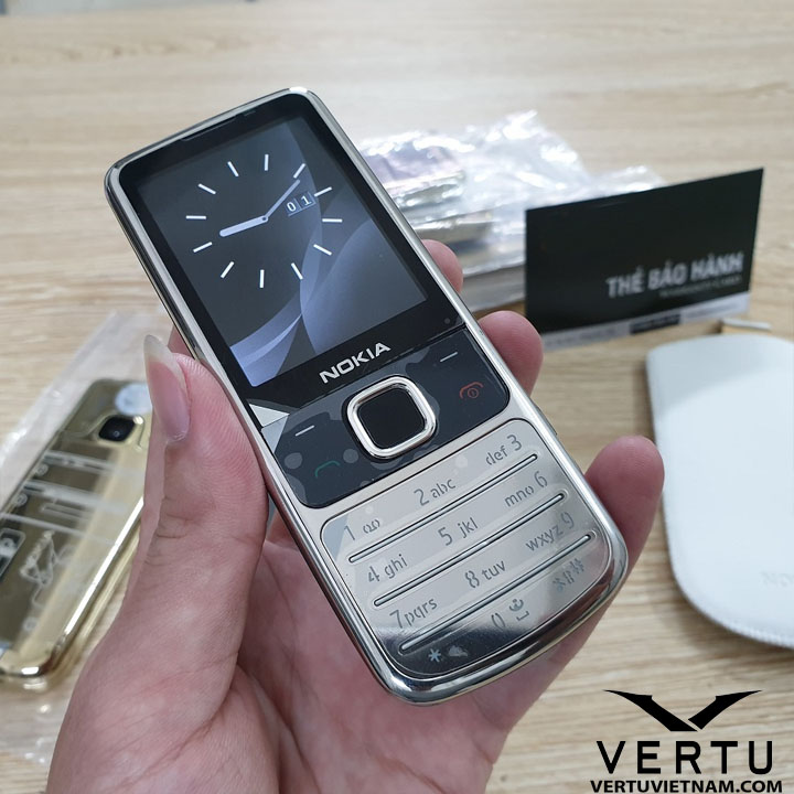  Nokia 6700 Classic 