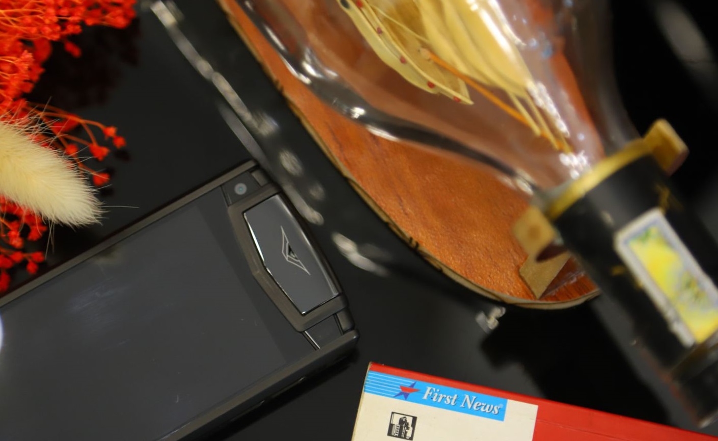 Vertu Ti Black Leather