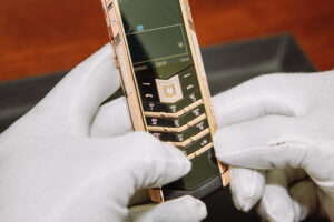 Những lưu ý khi mua Vertu cũ giá rẻ?