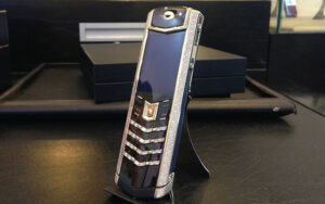 Chiêm ngưỡng chiếc điện thoại Vertu đắt giá nhất Việt Nam