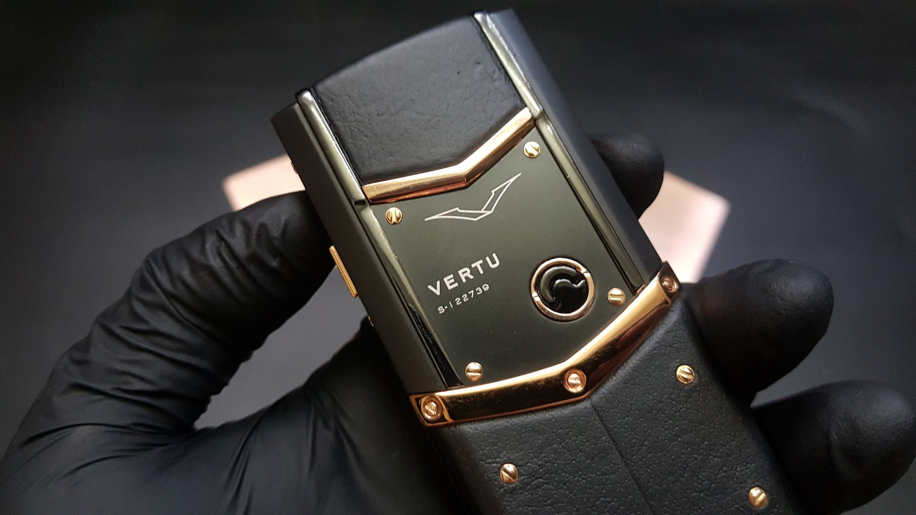 Hãng điện thoại Vertu đưa thương hiệu nổi như cồn ra mắt như thế nào