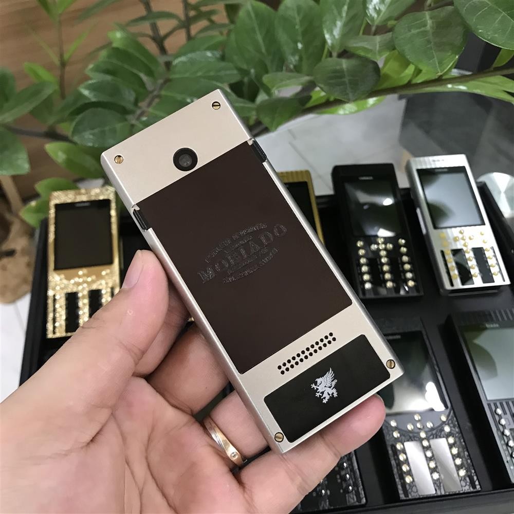 Điện thoại Mobiado Professional 105 chính hãng