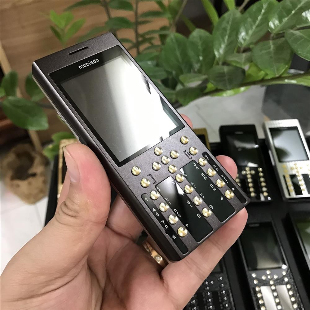Điện thoại Mobiado Professional 105 chính hãng