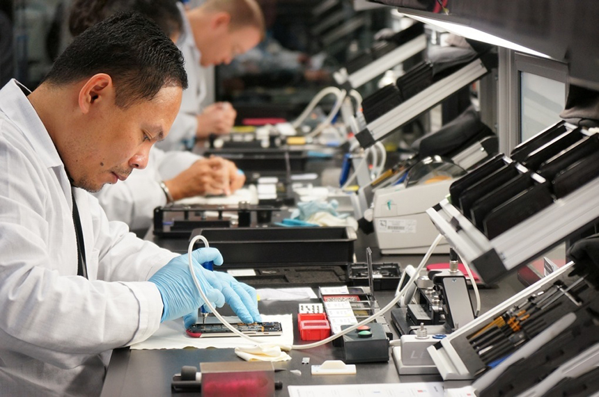 nhân viên-dien-thoai-vertu-dang-cap-the-gioi-